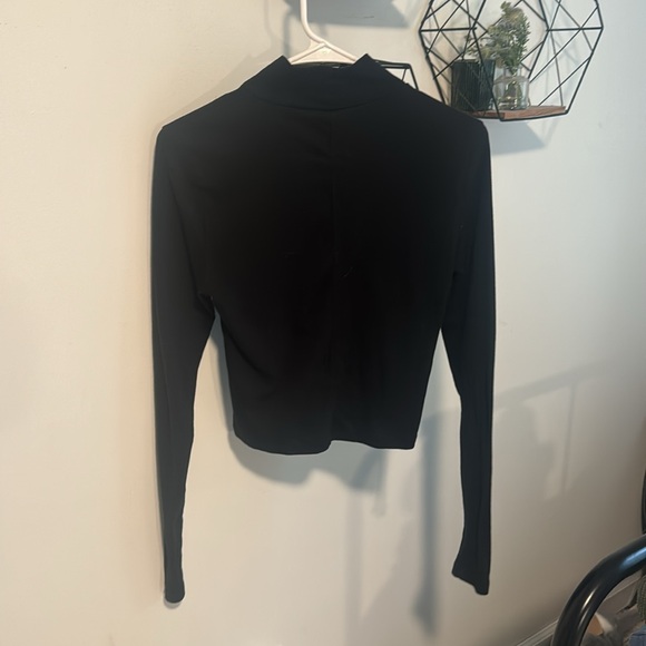 hight neck long sleeved crop tops, from american eagle, size medium - Picture 6 of 6